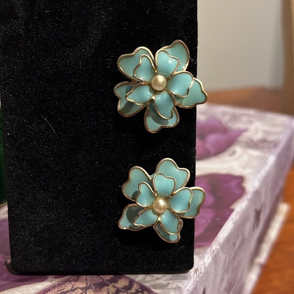Vintage Cora Earrings enamel and pearls Golstone Clip Ons Periwinkle Blue - Picture 3 of 10